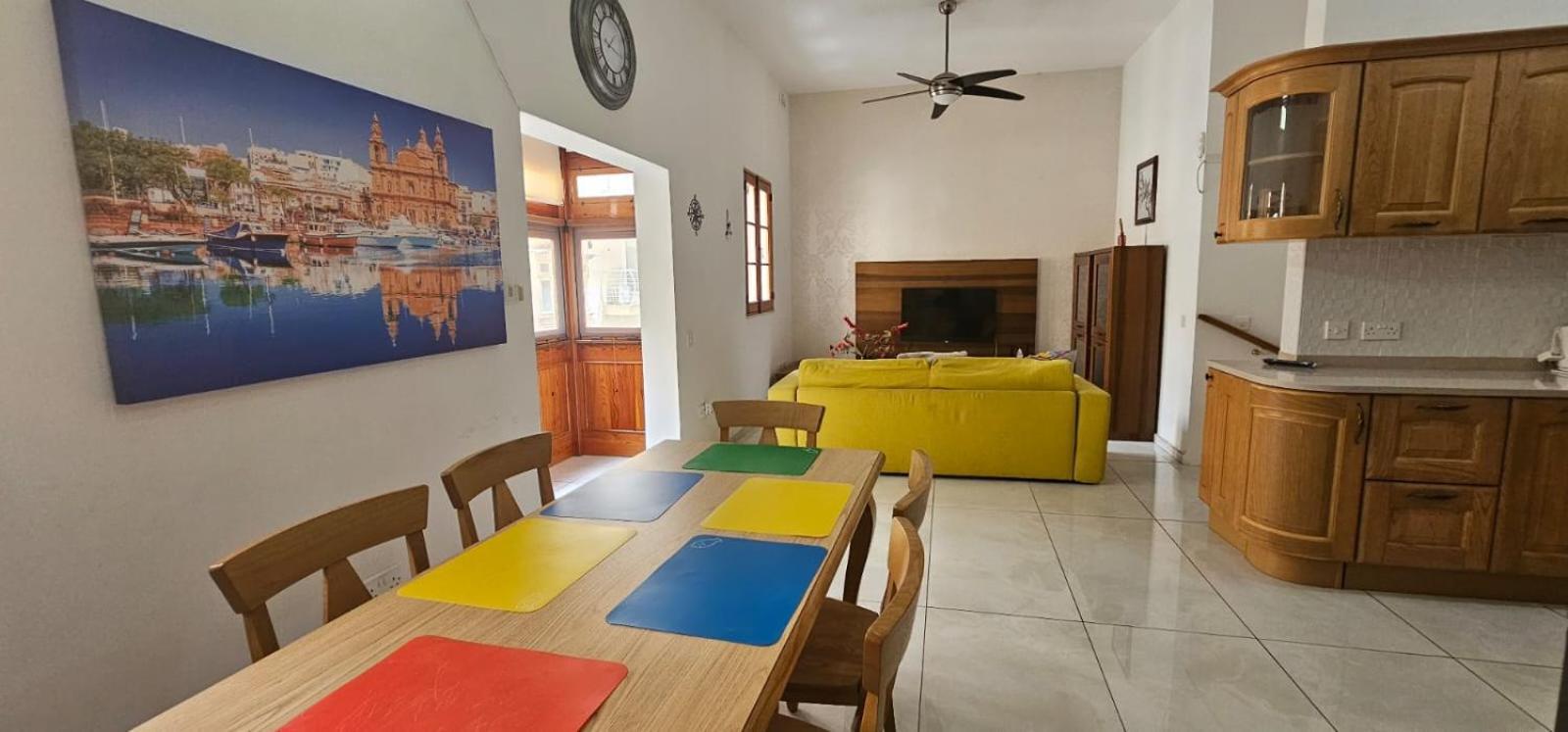 Villa 3 Floors On Promenade 4 Bedrooms 3 Bathrooms V1